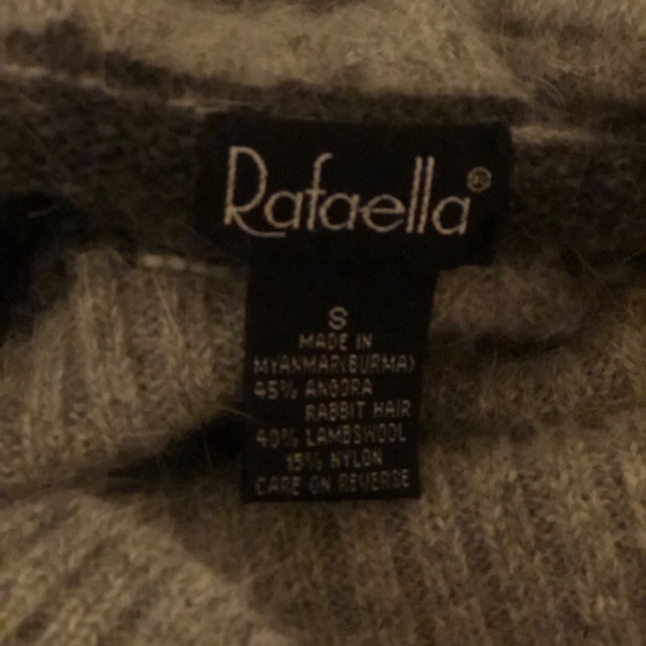 Just in Beautiful 2 piece gray WARM  sweater and scarf  set - Picture 5 of 7